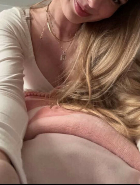 Nacktes geleaktes OnlyFans-Foto von Mayazrv