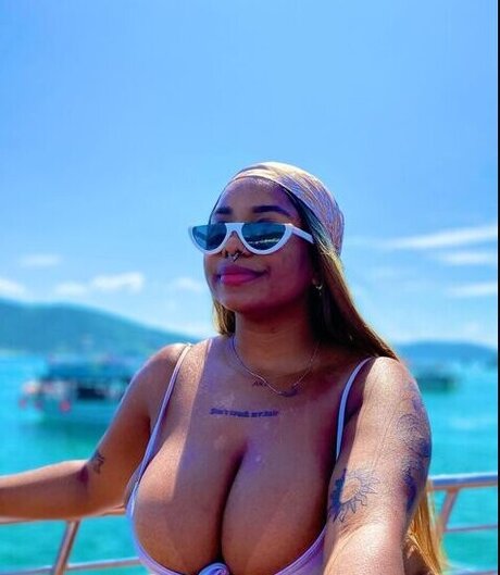 Nacktes geleaktes OnlyFans-Foto von Velvet Scarlett