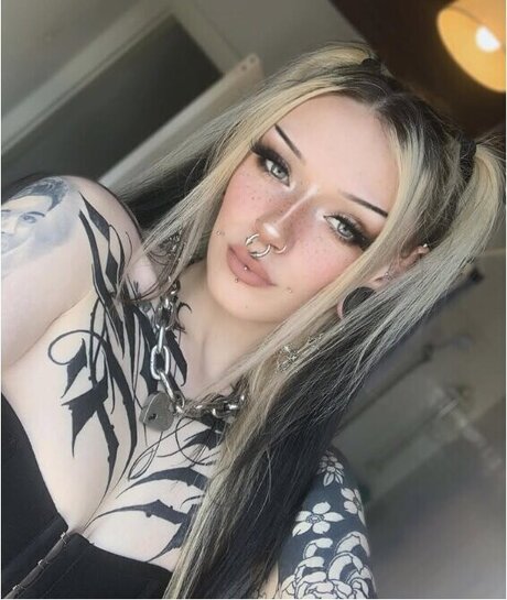 Nahá fotka uniklých OnlyFans od Em Bearshaw