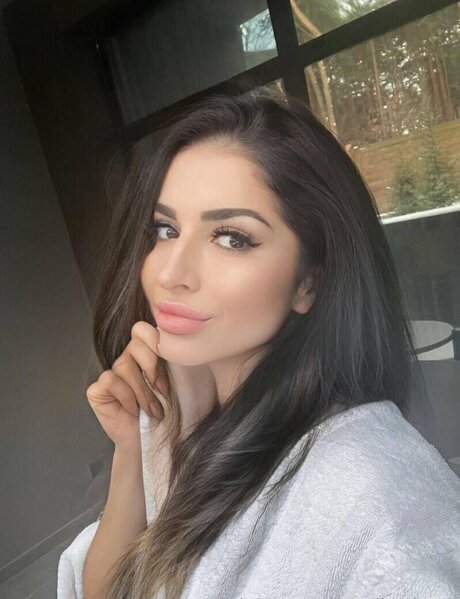 Alasti lekkinud OnlyFans-i pilt Caroline Asmr