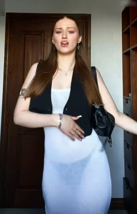 Foto di nudo di fuga di OnlyFans di Yana Clare