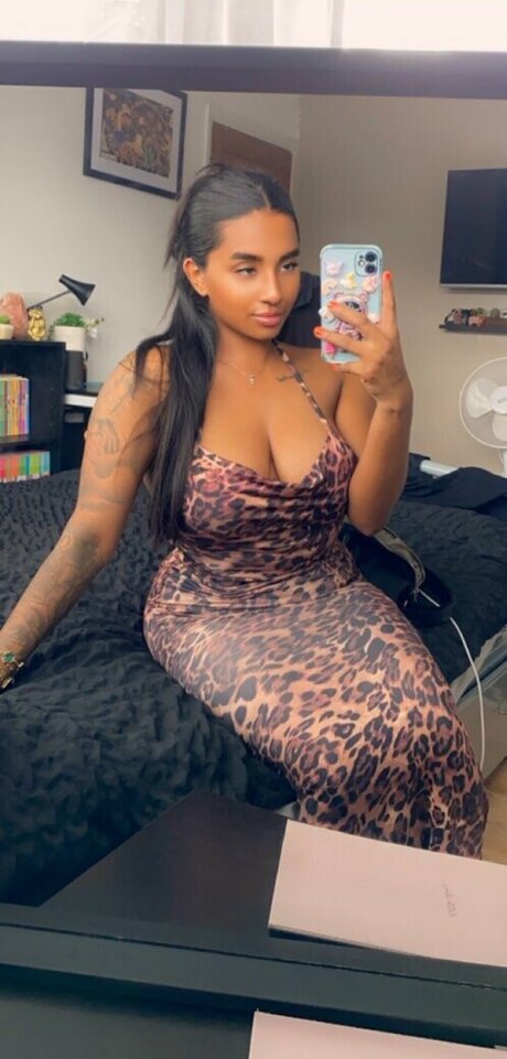 Naken lekkede OnlyFans-bilde av Justluxxxx