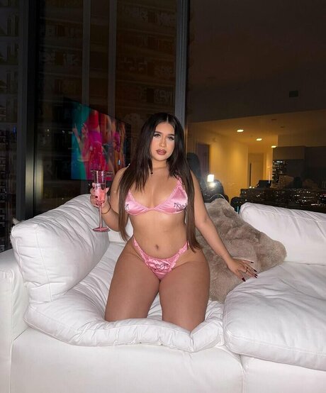 Naakte gelekte OnlyFans-foto van Ohfficiallyynahpets