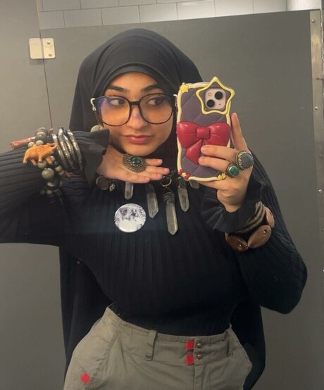 Alasti lekkinud OnlyFans-i pilt Cryimgthrowingup