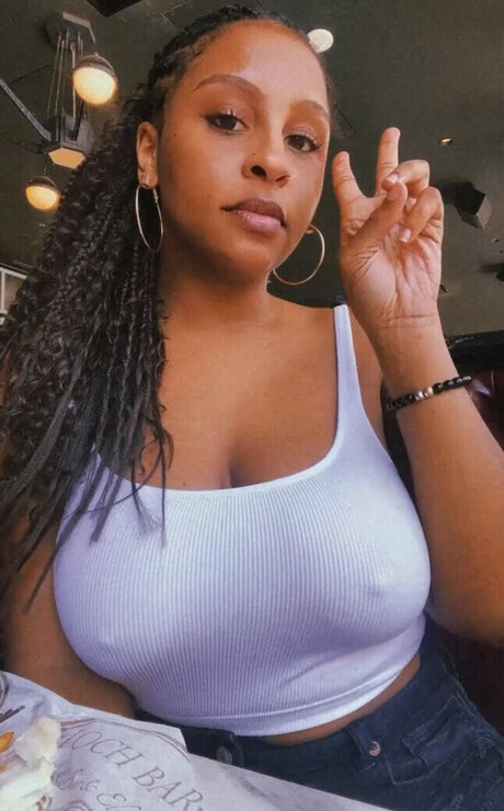 Обнаженная фотография утечки OnlyFans от Juicy Couture