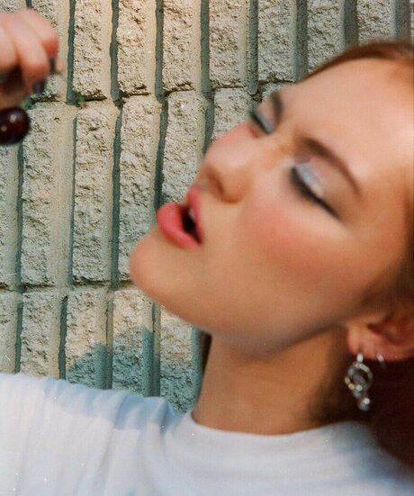 Обнаженная фотография утечки OnlyFans от Lola Tung