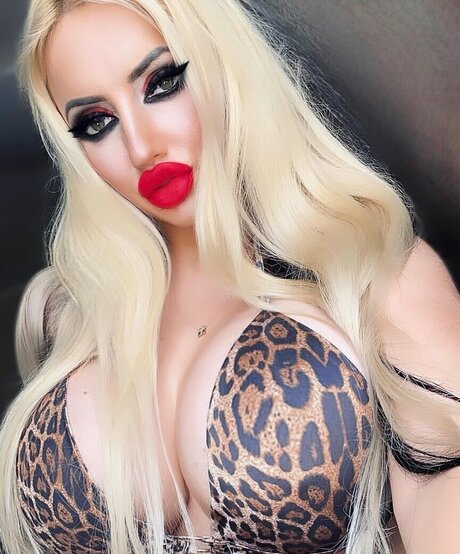 Alasti lekkinud OnlyFans-i pilt Elina Kalversa