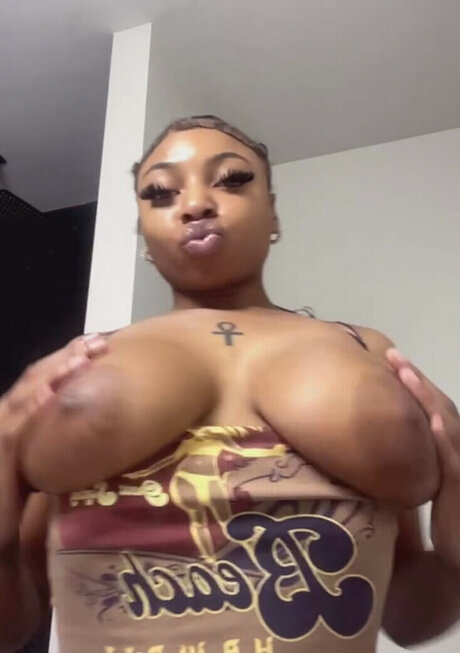 Foto di nudo di fuga di OnlyFans di Only1bigni