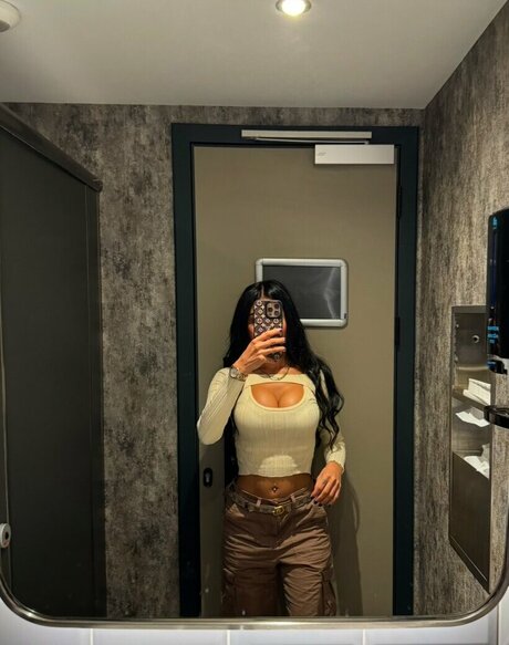 Nahá fotka uniklých OnlyFans od Fatouma And Sister