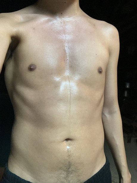 Naken lekkede OnlyFans-bilde av Latin Top