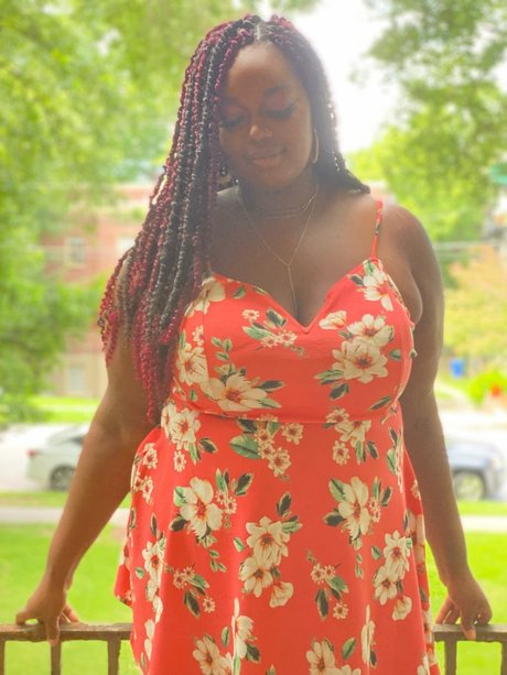 Alasti lekkinud OnlyFans-i pilt Laraina