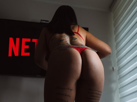 Alasti lekkinud OnlyFans-i pilt Miaucita