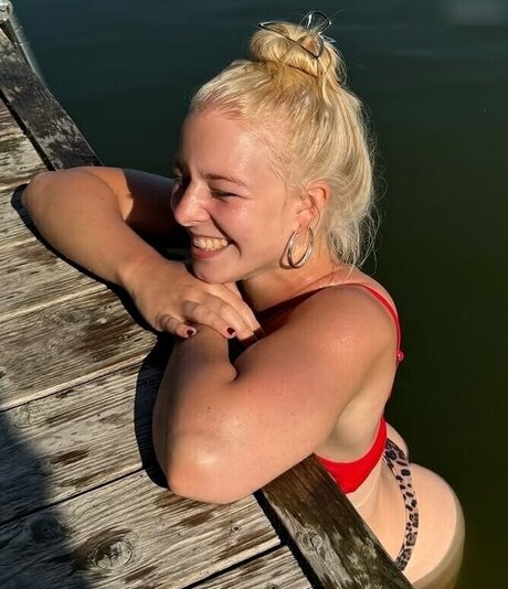 Naken läckt OnlyFans-bild av Jette Nietzard