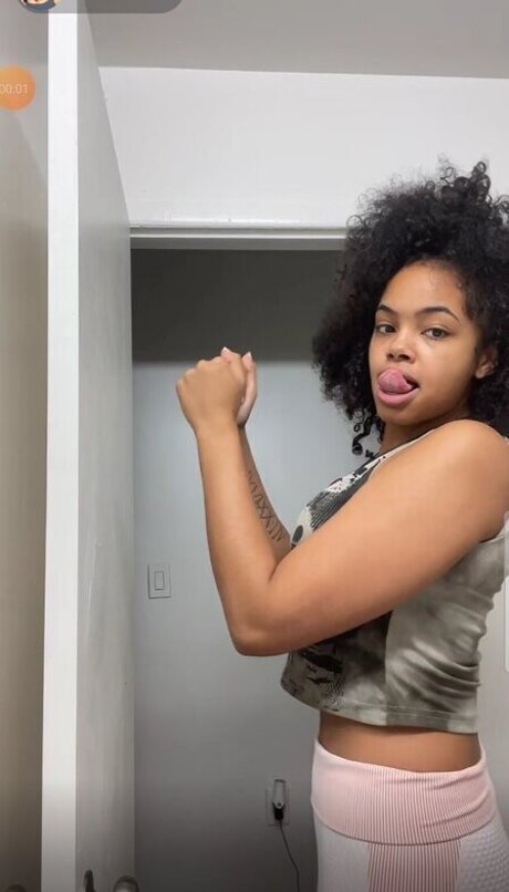 Foto desnuda filtrada de OnlyFans de Mearathedoll