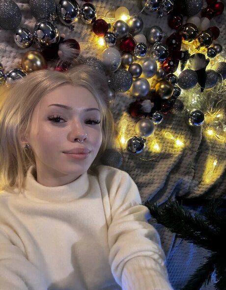 Nacktes geleaktes OnlyFans-Foto von Miabluebird