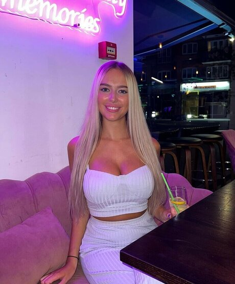 Обнаженная фотография утечки OnlyFans от Angelinglisx