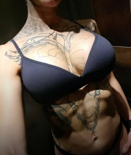 Naken lekkede OnlyFans-bilde av Swemela