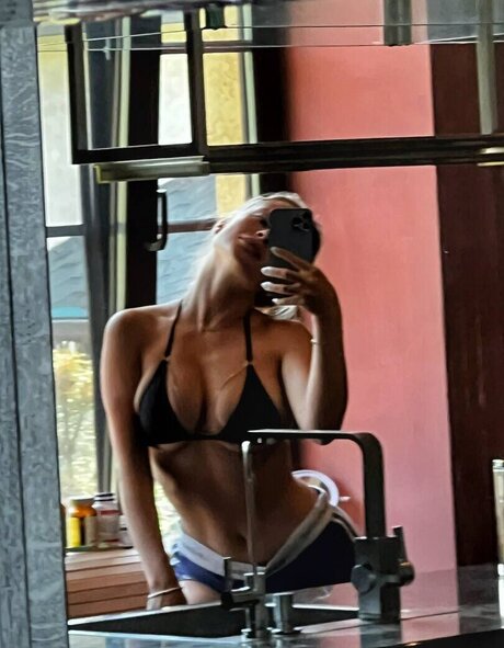 Nacktes geleaktes OnlyFans-Foto von Blondinka Drive Angelina