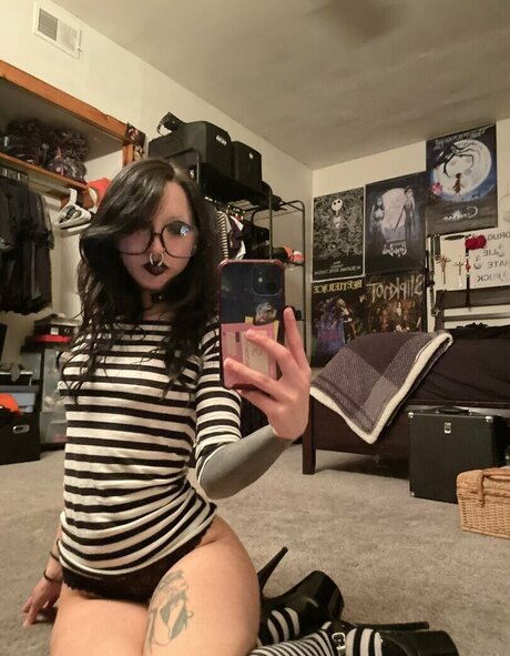 Nacktes geleaktes OnlyFans-Foto von Wuvmia