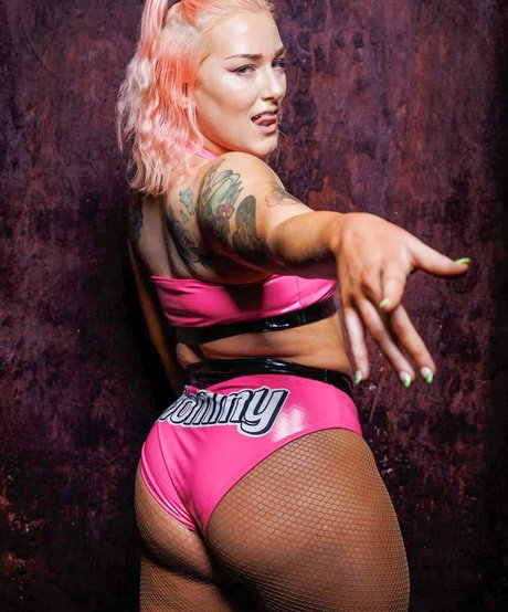 Naakte gelekte OnlyFans-foto van Allie Katch