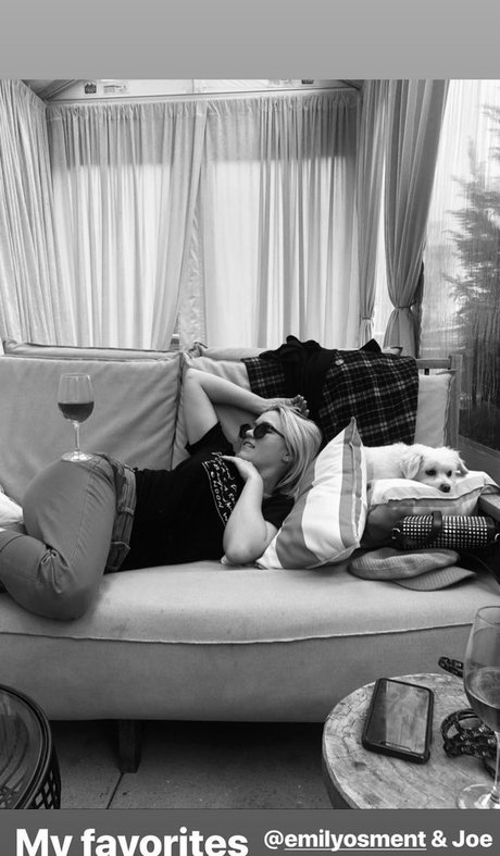 Nahá fotka uniklých OnlyFans od Emily Osment