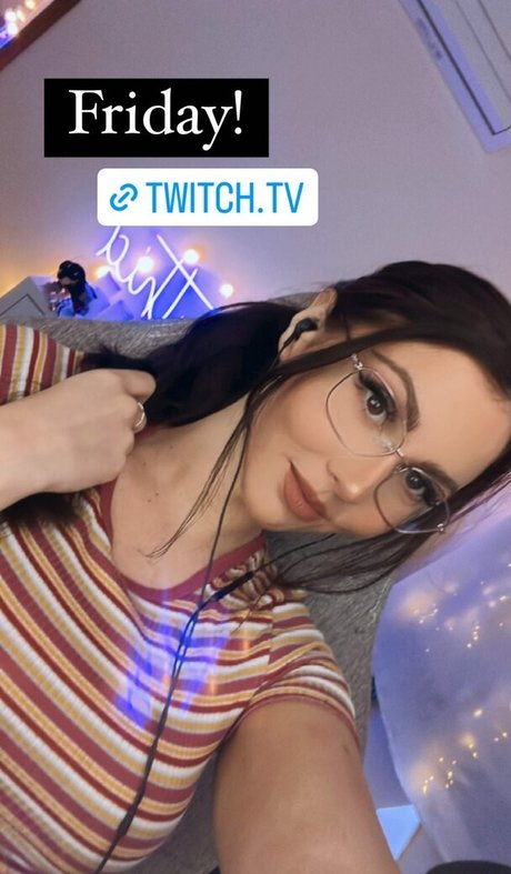 Foto di nudo di fuga di OnlyFans di Aliythia