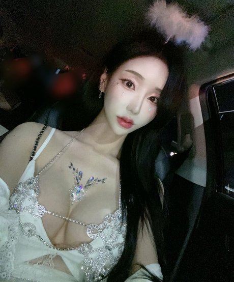 Обнаженная фотография утечки OnlyFans от Lin002200