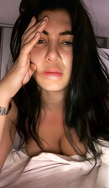 Naken lekkede OnlyFans-bilde av Ariana Basseri