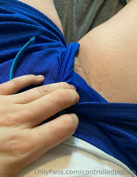 Naakte gelekte OnlyFans-foto van Controlledpotato