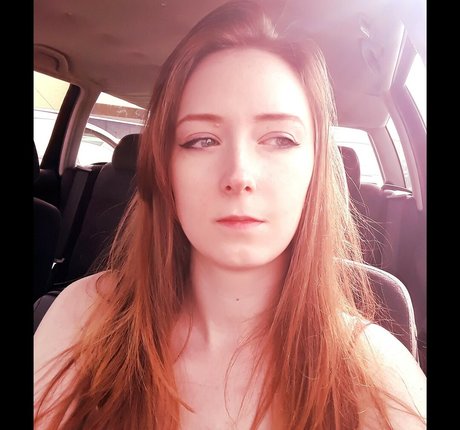 Nacktes geleaktes OnlyFans-Foto von Juniper Actias