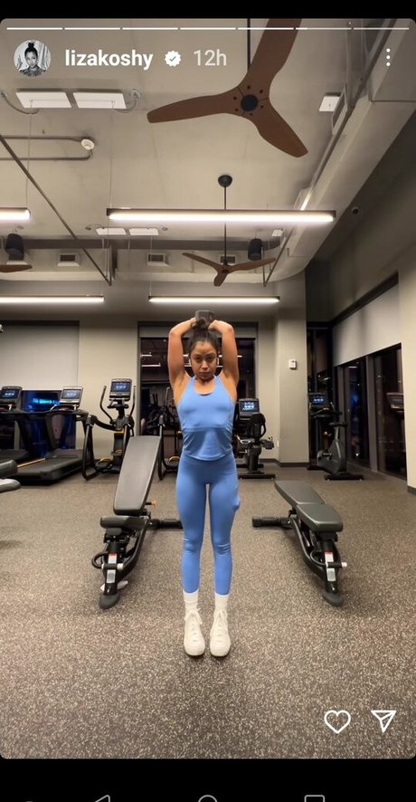 Обнаженная фотография утечки OnlyFans от Liza Koshy