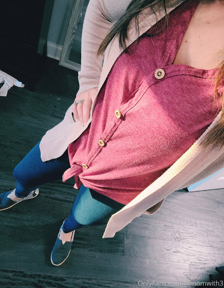 Foto di nudo di fuga di OnlyFans di Fitmomwith3