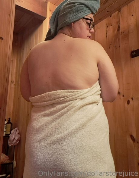 Nacktes geleaktes OnlyFans-Foto von Dollarstorejuice