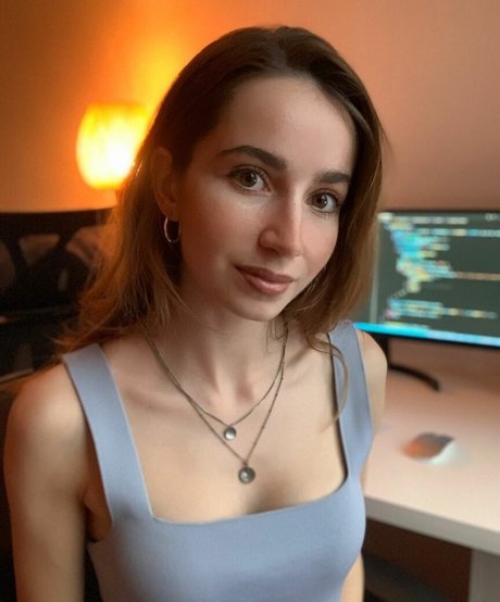 Nahá fotka uniklých OnlyFans od Carmen Santos