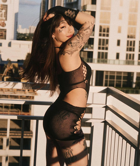 Nacktes geleaktes OnlyFans-Foto von Sarah Lo