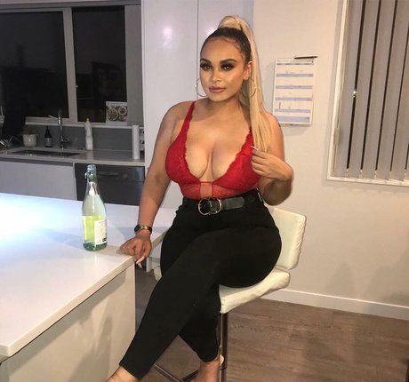 Nahá fotka uniklých OnlyFans od Karina Atavenitia