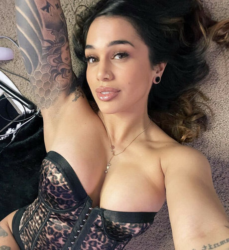 Naakte gelekte OnlyFans-foto van Kodipdx