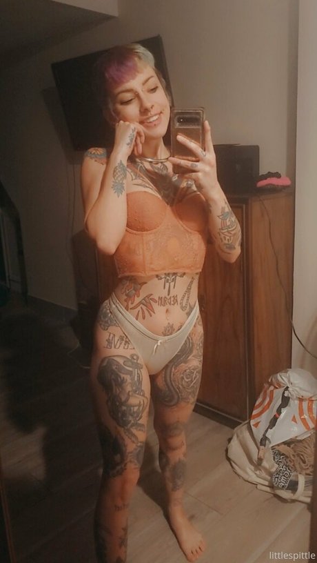 Naakte gelekte OnlyFans-foto van Littlespittle