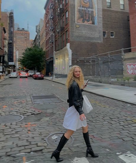 Naakte gelekte OnlyFans-foto van Amiah Miller