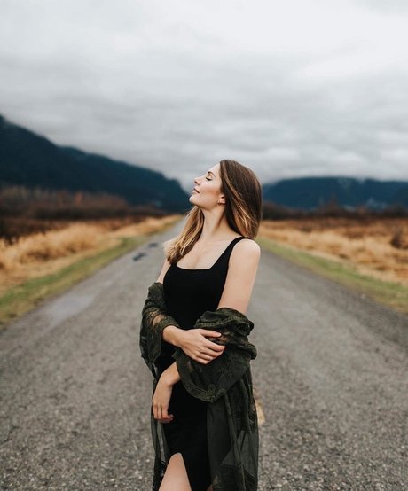 Nacktes geleaktes OnlyFans-Foto von Lauren Southern