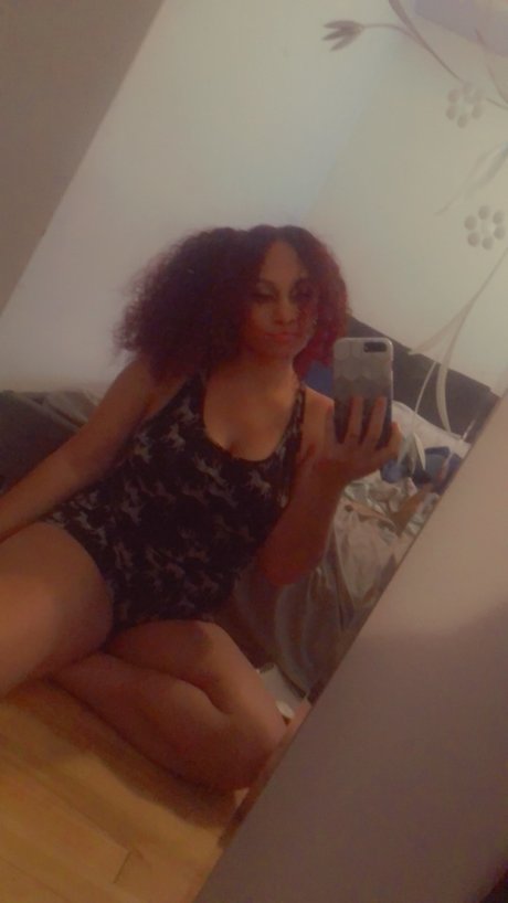 Обнаженная фотография утечки OnlyFans от Leonna Ampamp Cherry 