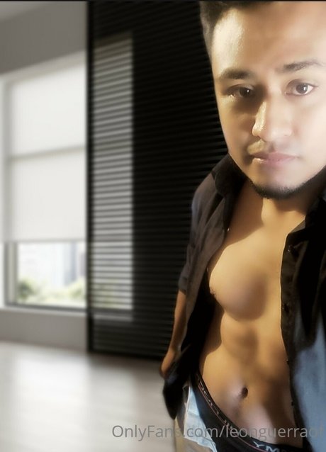 Foto desnuda filtrada de OnlyFans de Leon Guerra
