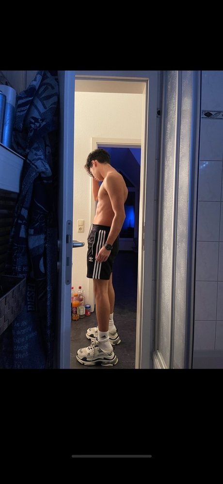 Naken läckt OnlyFans-bild av Leeyano