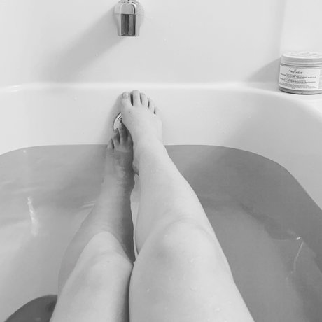 Naken lekkede OnlyFans-bilde av Lili