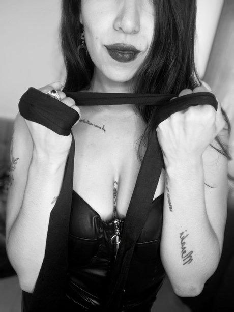 Naken lekkede OnlyFans-bilde av Lilith 