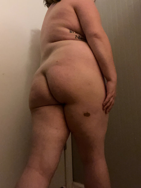 Naken lekkede OnlyFans-bilde av Lilith Round