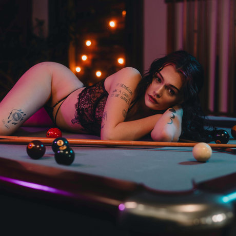 Naken lekkede OnlyFans-bilde av Miss Shy