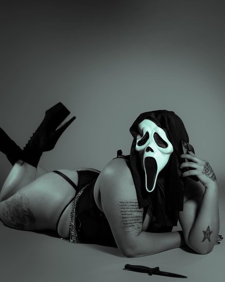 Обнаженная фотография утечки OnlyFans от Lila Peach