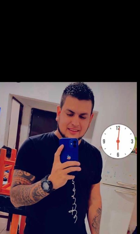 Foto di nudo di fuga di OnlyFans di Luis Romero