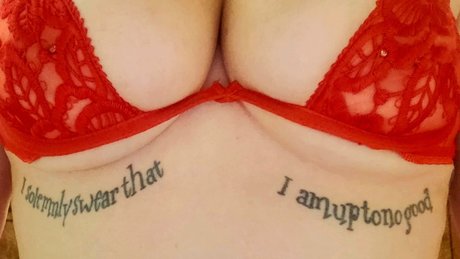 Nahá fotka uniklých OnlyFans od Lola And Mr Mustache